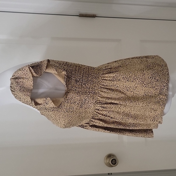 Japna Size XS Tan Black Animal Print Smocked & Ruched Flutter Sleeve V-Neck Top - Picture 3 of 10